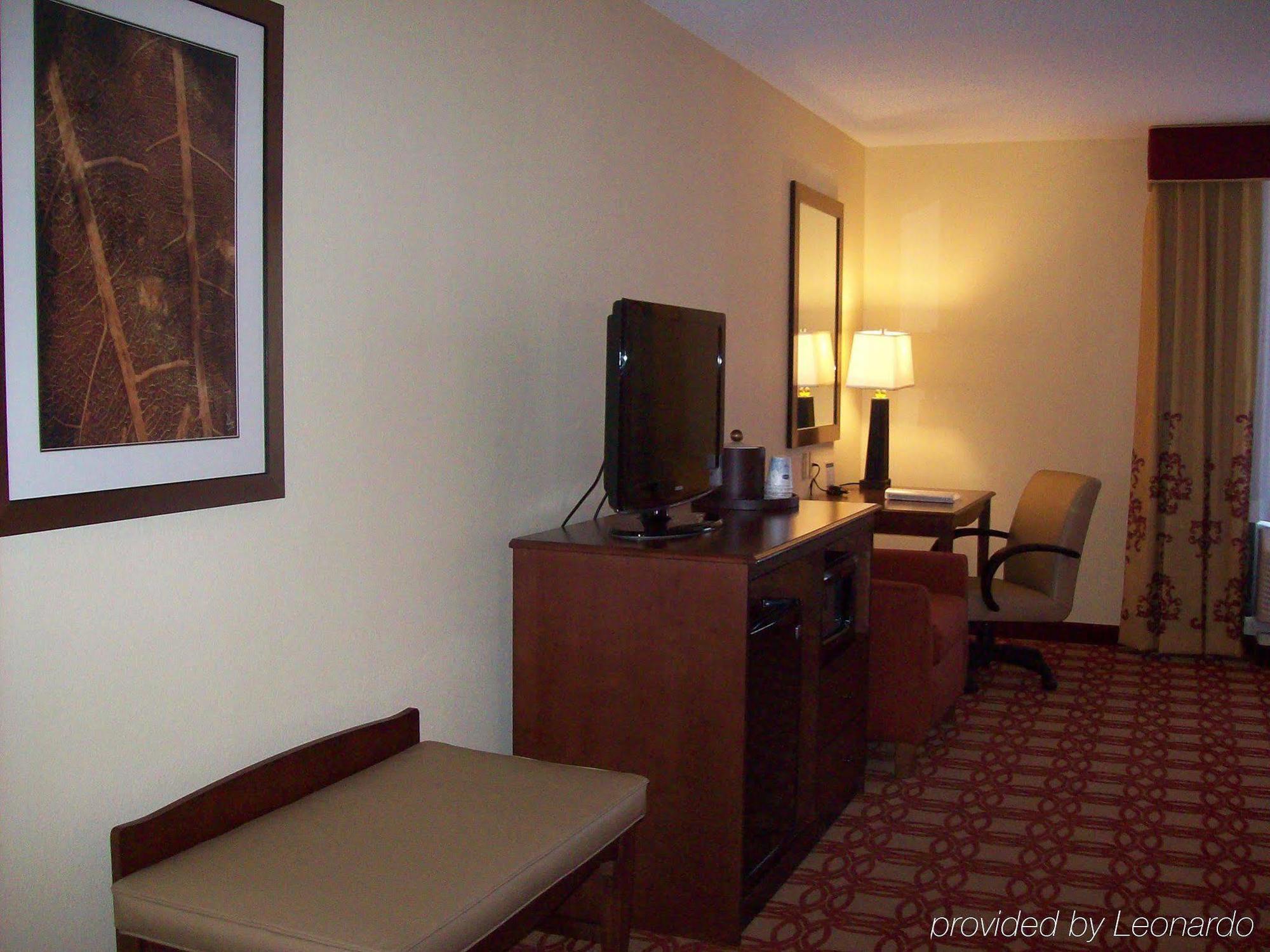 Hampton Inn & Suites Wiggins Habitación foto