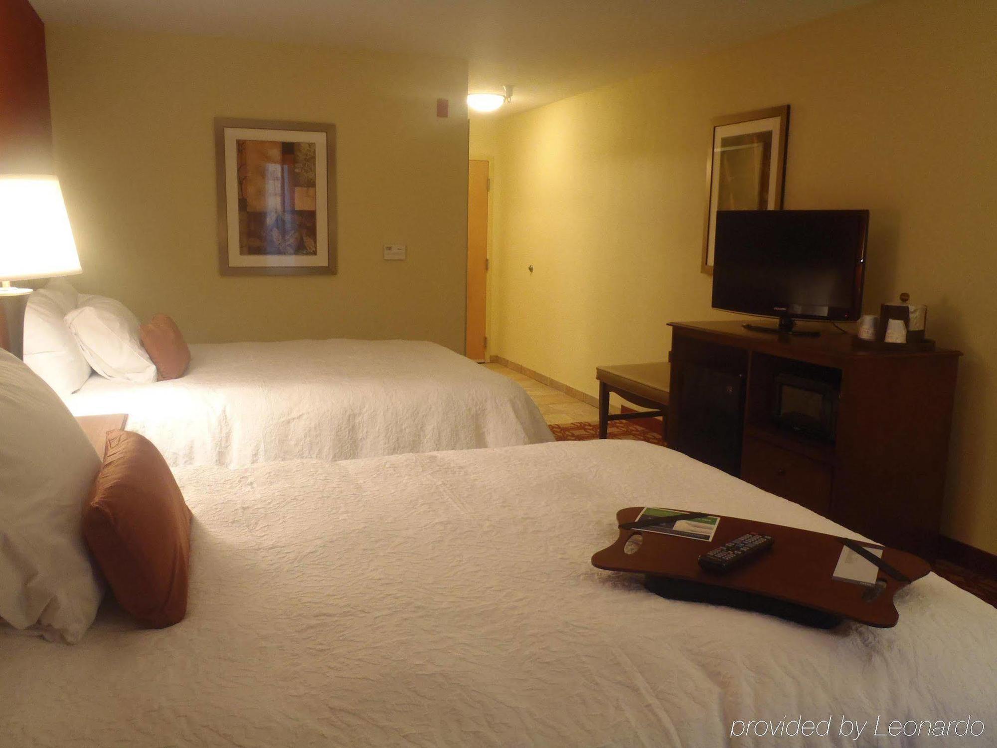Hampton Inn & Suites Wiggins Habitación foto