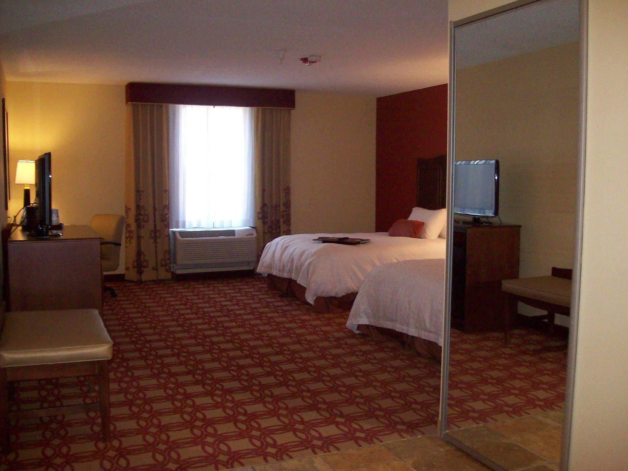 Hampton Inn & Suites Wiggins Habitación foto